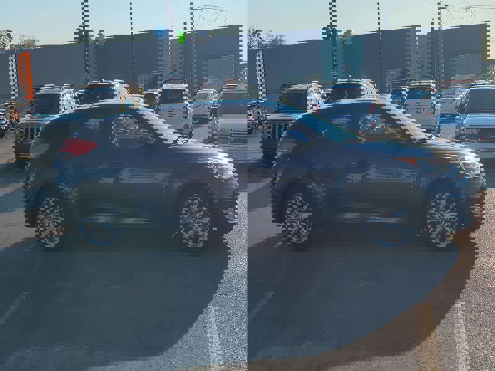 Used 2017 Hyundai Veloster image 9