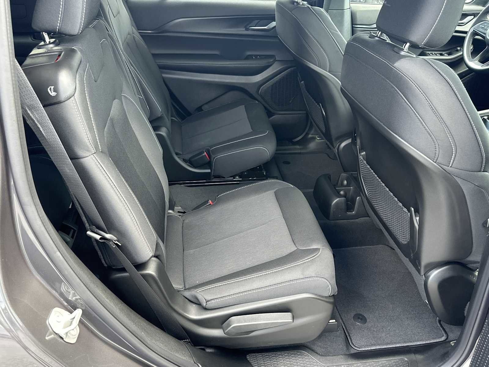 New 2025 Jeep Grand Cherokee L Laredo image 15