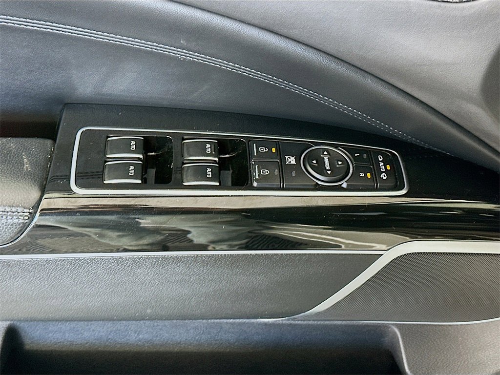 Used 2017 Kia K900 Premium image 17