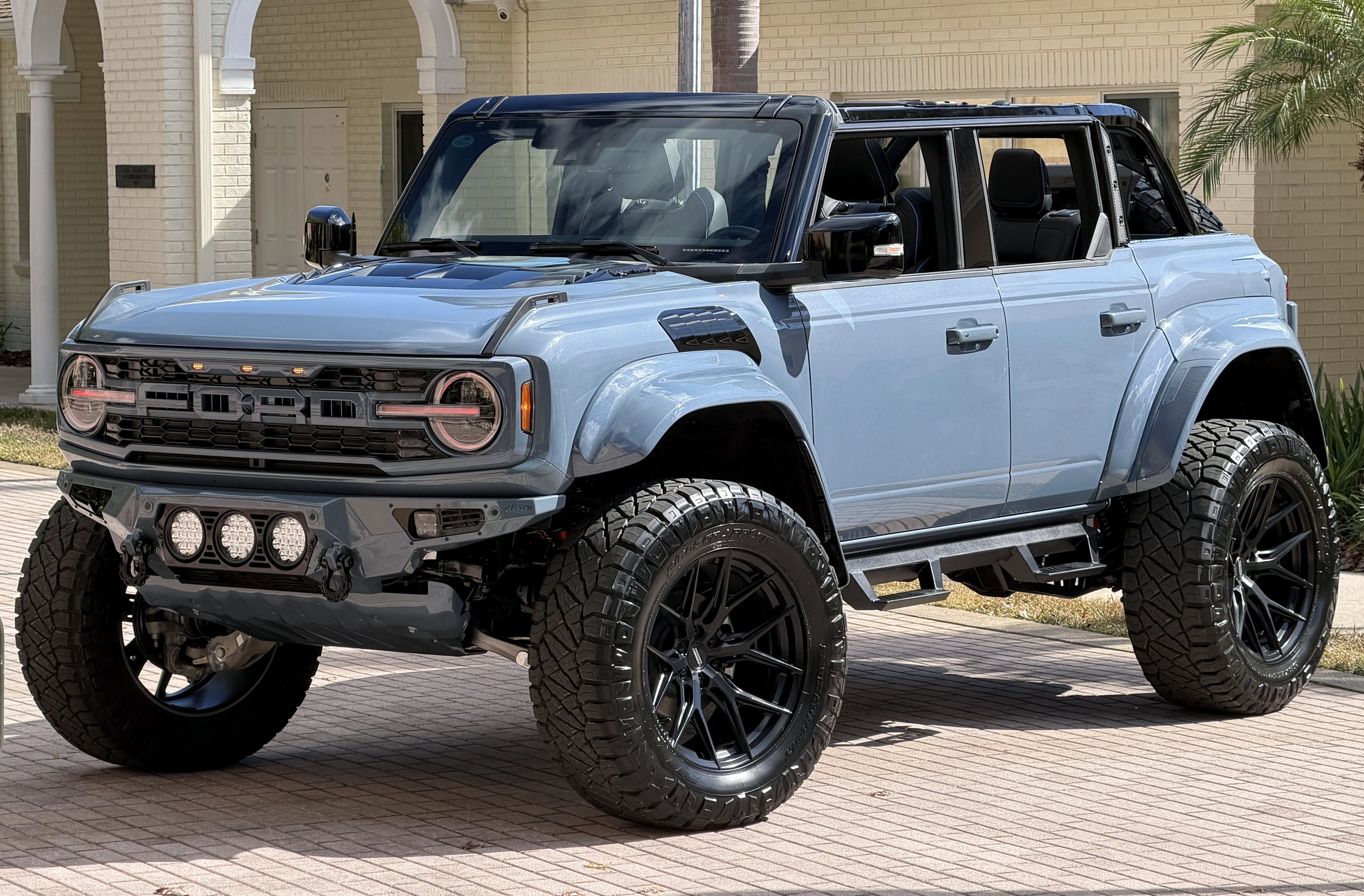 Used 2025 Ford Bronco Raptor AWD/4WD image 14