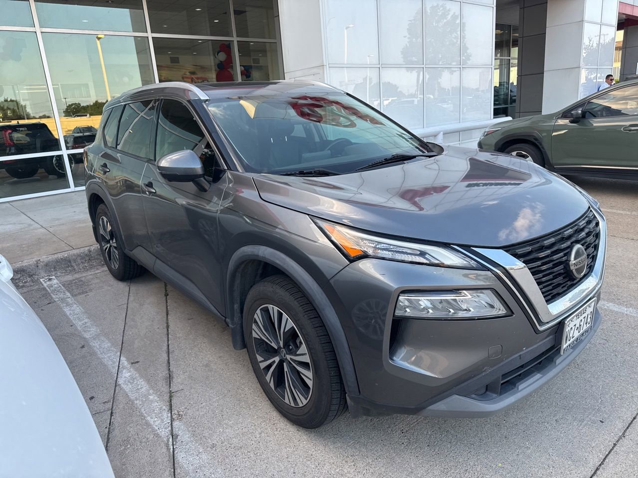 Used 2021 Nissan Rogue SV w/ Premium Package FWD image 3
