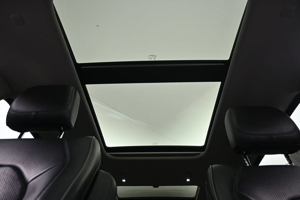 Used 2018 Chrysler Pacifica Limited FWD image 22