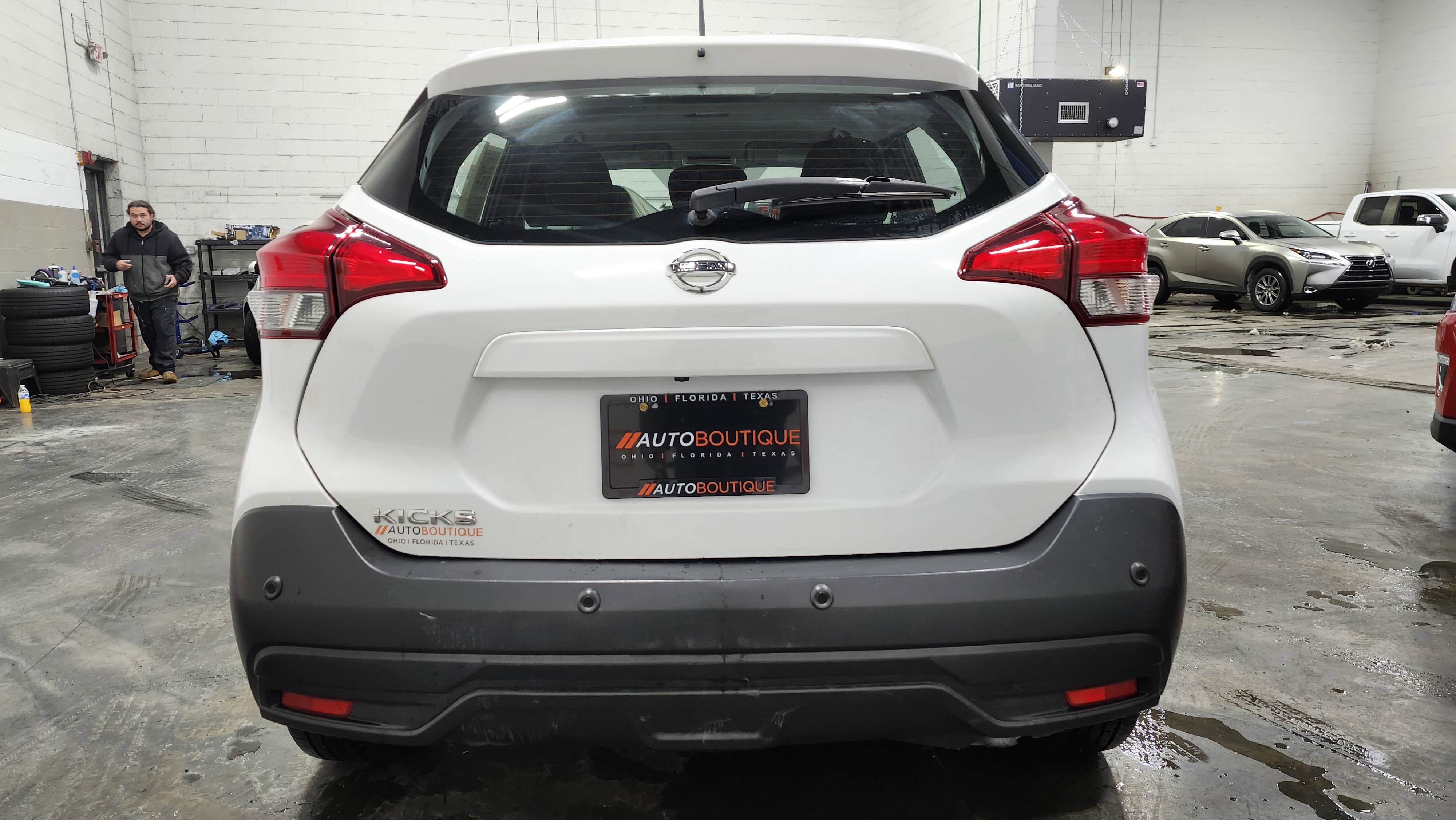 Used 2020 Nissan Kicks S image 15
