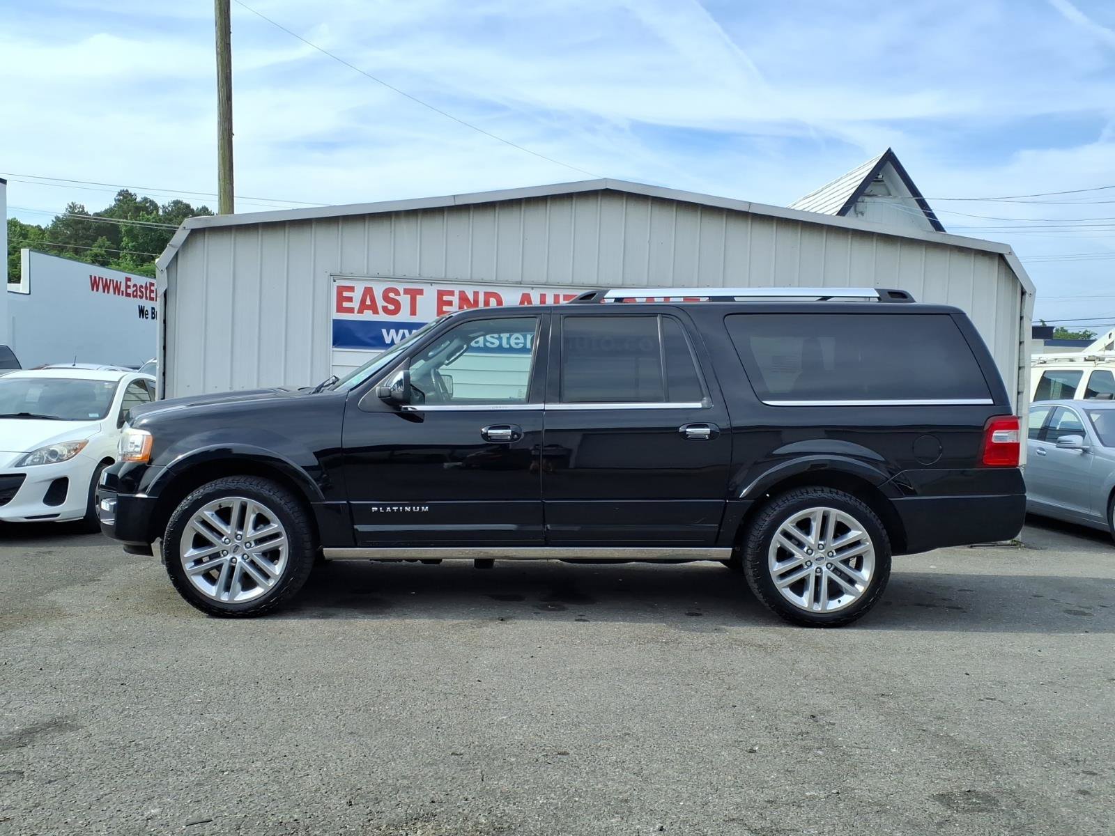 Used 2017 Ford Expedition EL Platinum AWD/4WD image 2