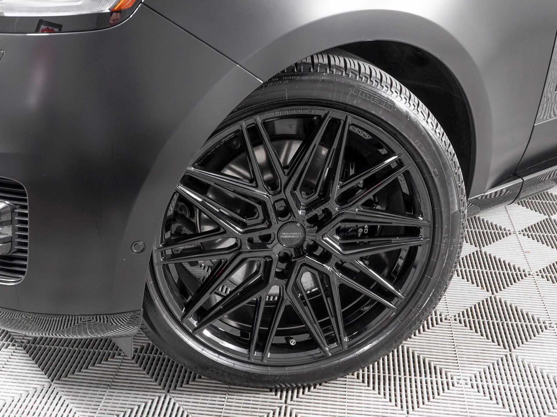 Used 2025 Land Rover Range Rover SE image 32