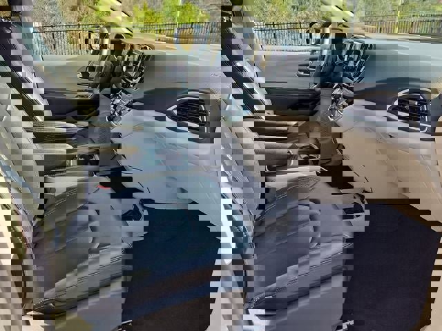 Used 2024 Chrysler Pacifica Touring-L image 9