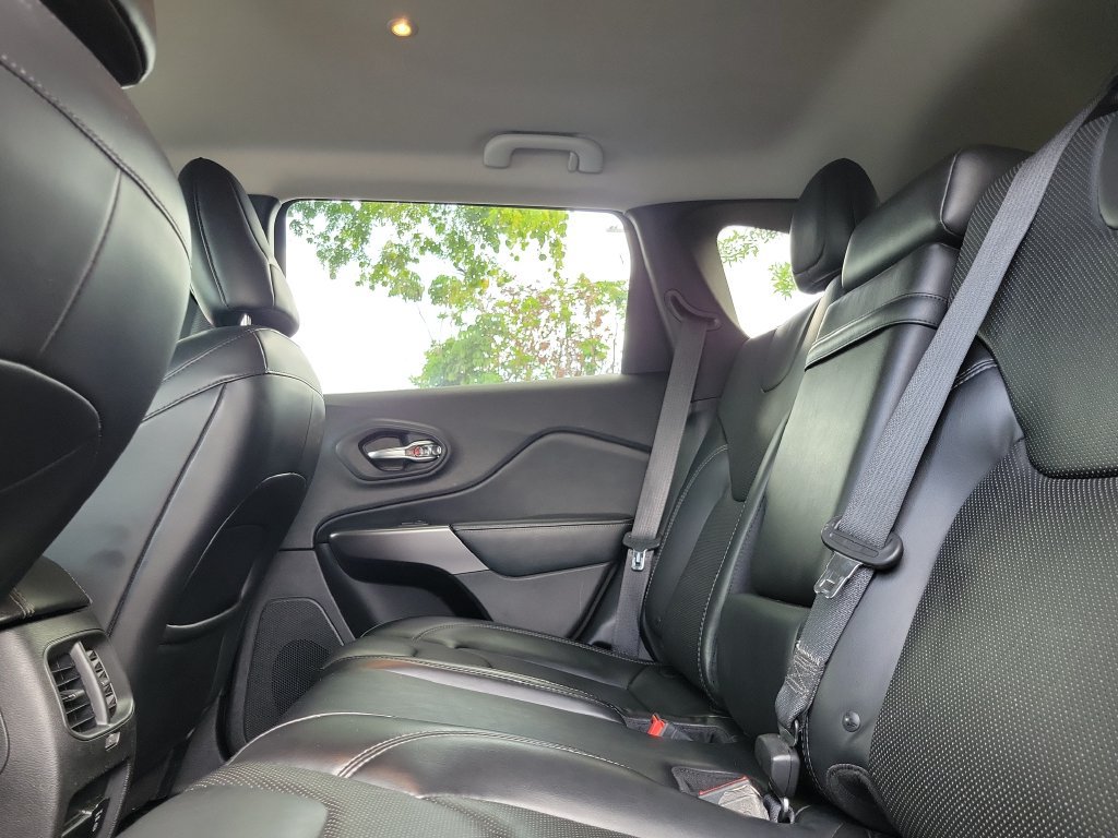 Used 2019 Jeep Cherokee Limited AWD/4WD image 18