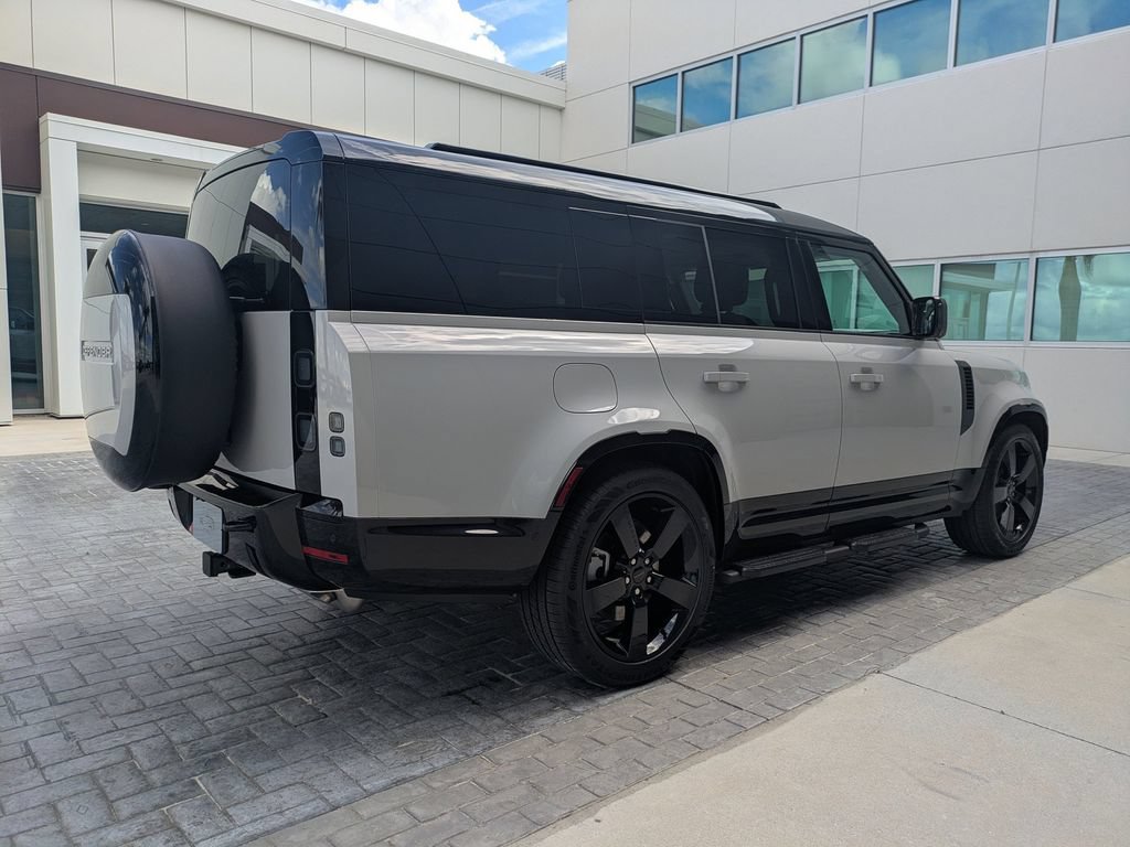 New 2026 Land Rover Defender 130 X-Dynamic SE AWD/4WD image 5