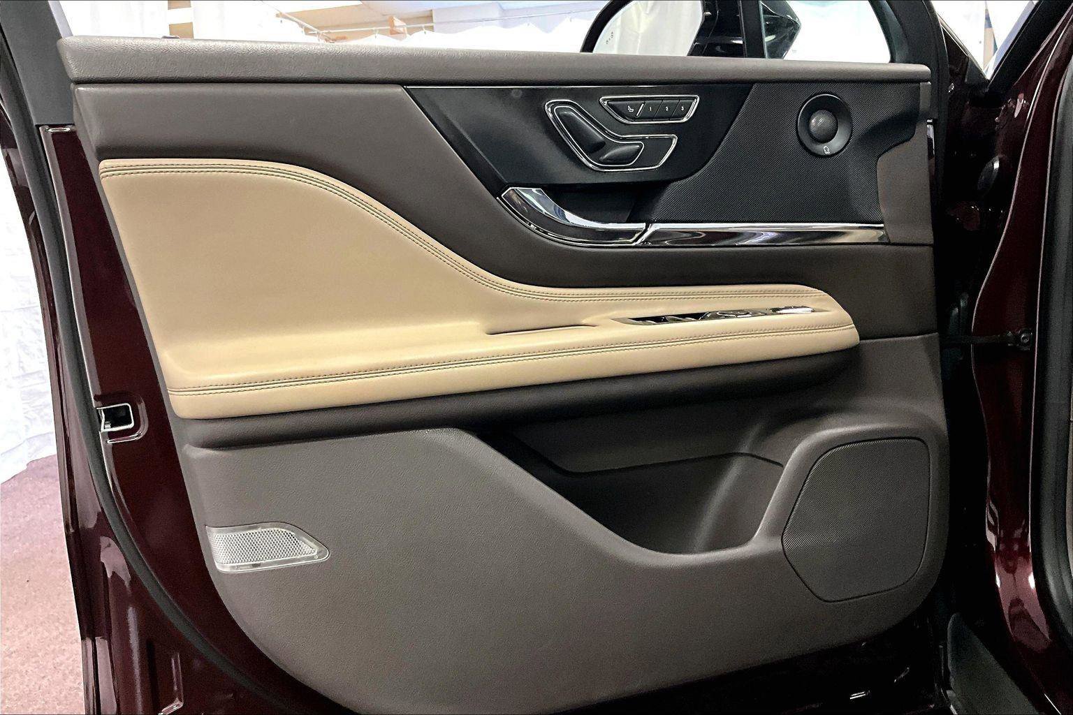 Used 2020 Lincoln Corsair Reserve w/ Elements Package image 22