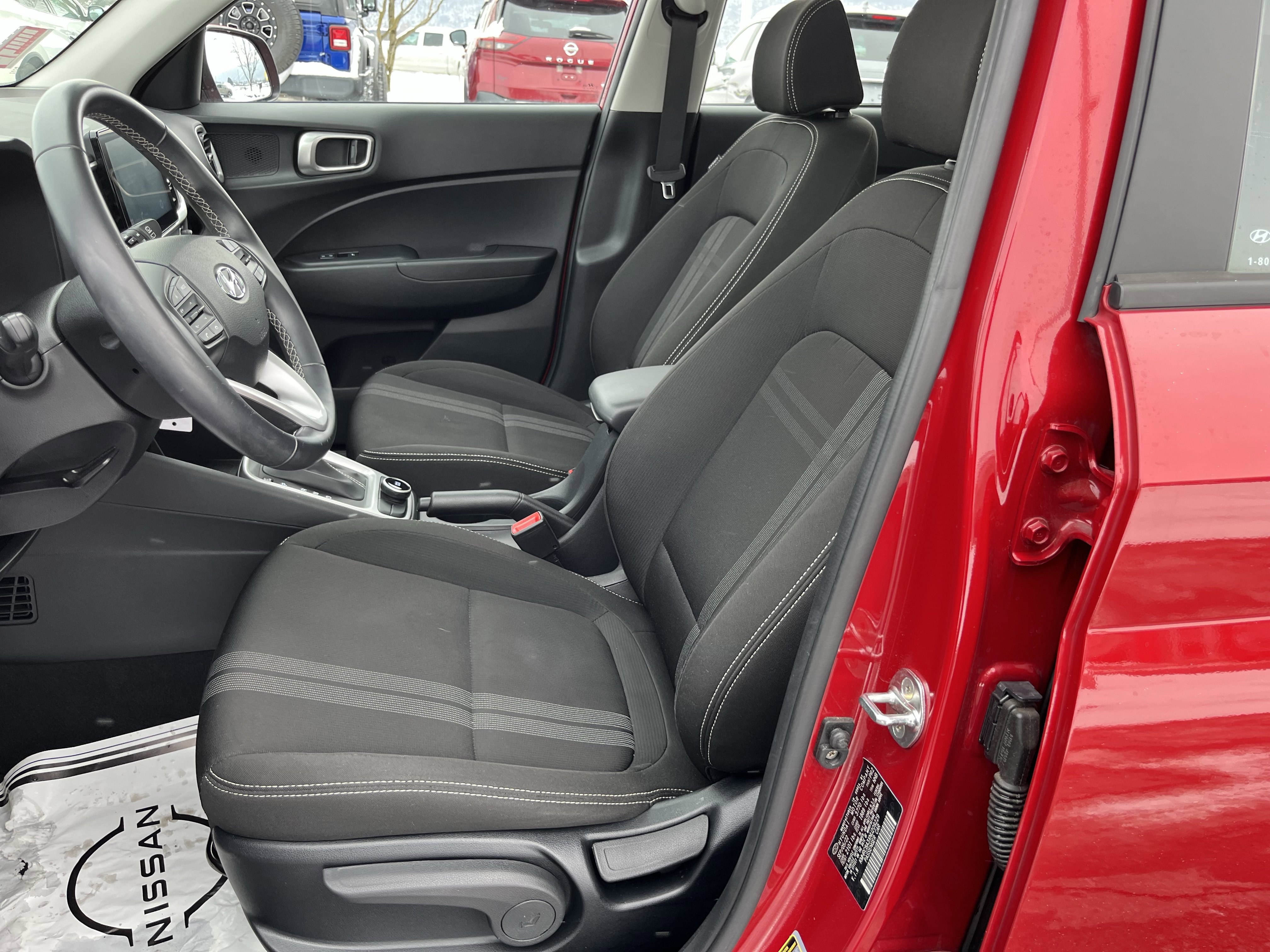 Used 2022 Hyundai Venue SEL image 13