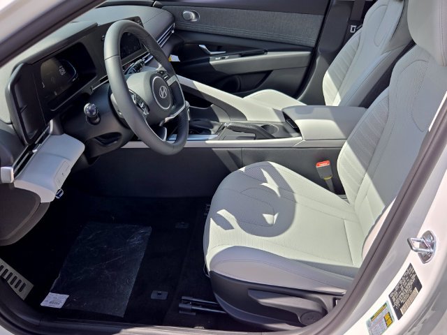 New 2026 Hyundai Elantra SEL Sport FWD image 5