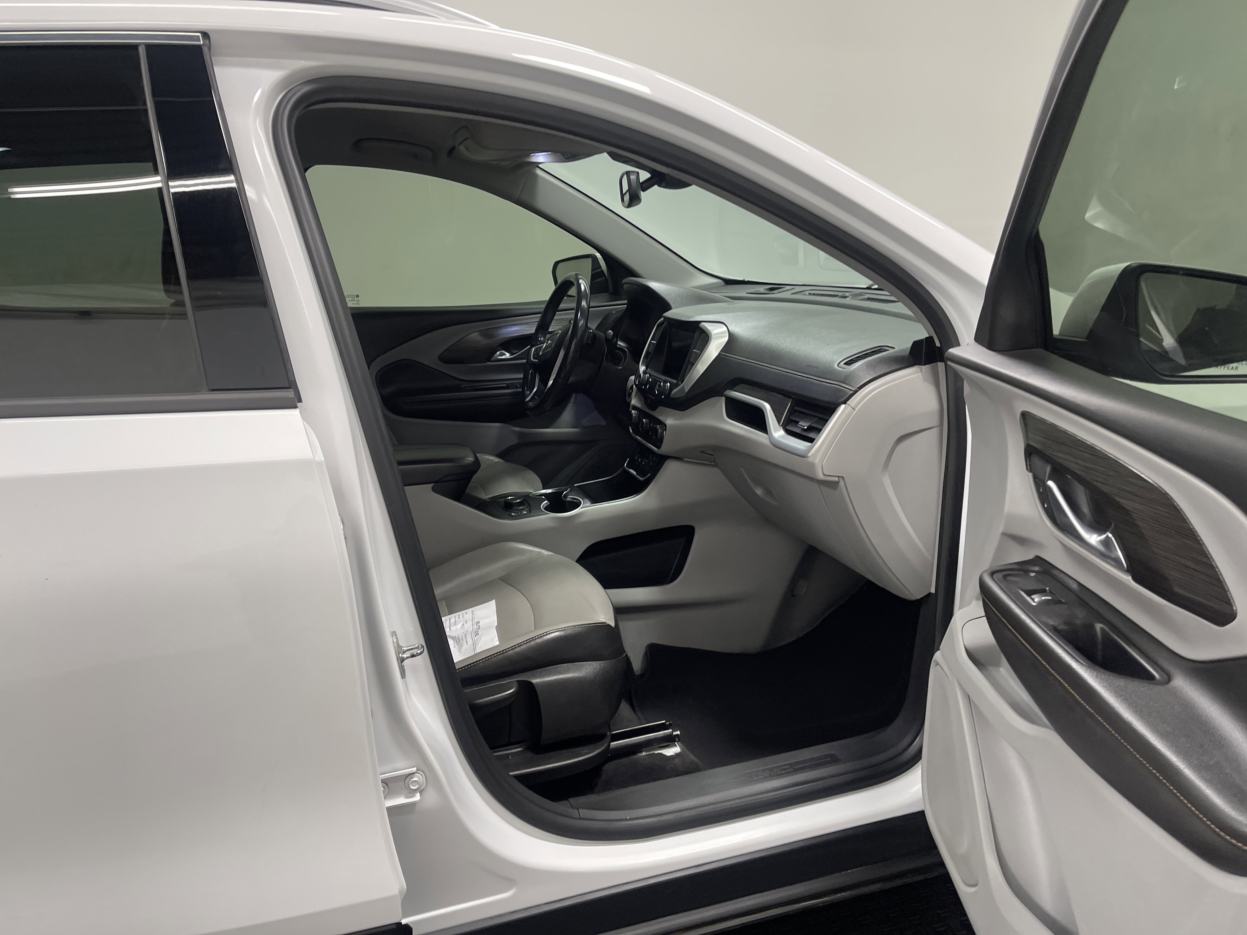 Used 2020 GMC Terrain SLT image 26