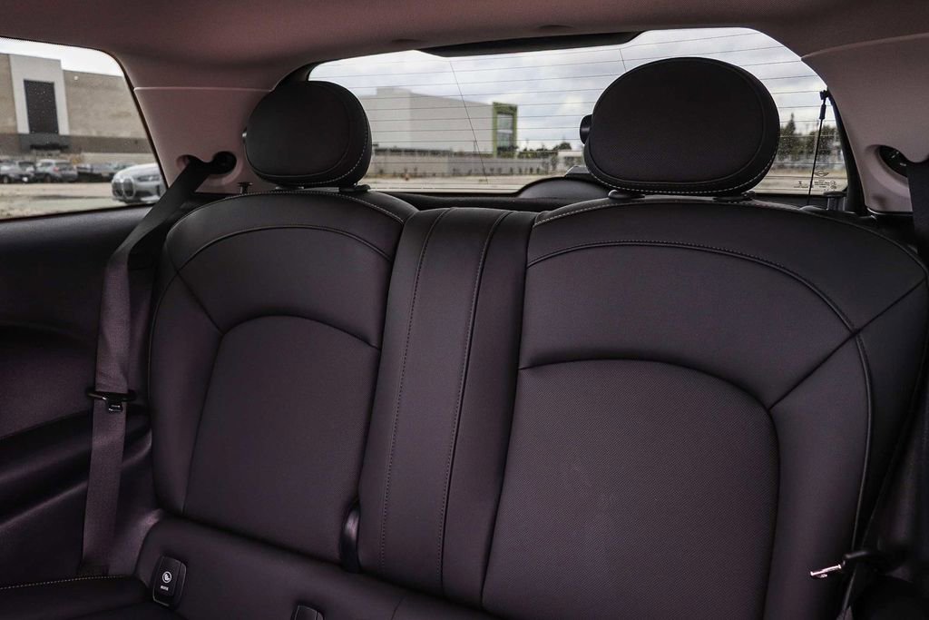 Used 2024 MINI Cooper 2-Door Hardtop FWD image 29
