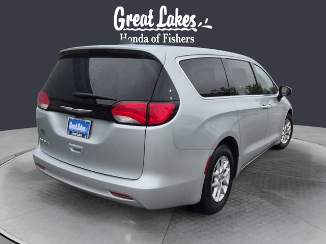 Used 2023 Chrysler Voyager LX FWD image 5