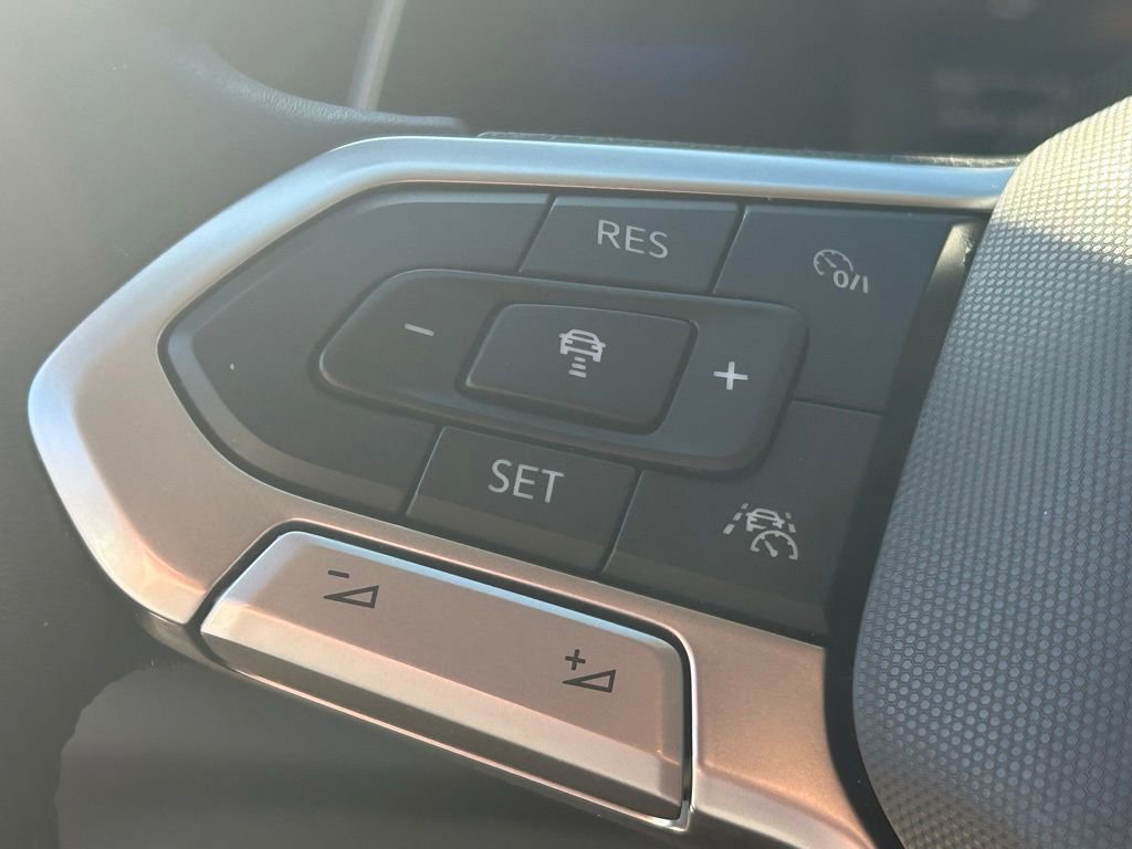 Used 2023 Volkswagen Jetta SE image 27