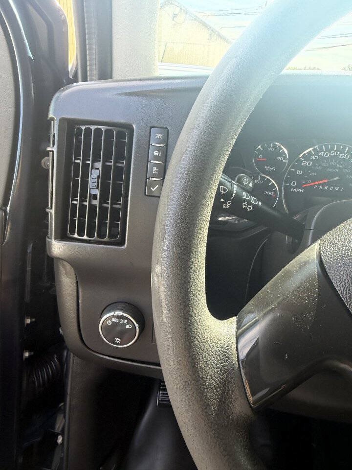 Used 2015 Chevrolet Express 2500 w/ Cold Climate Package RWD image 4