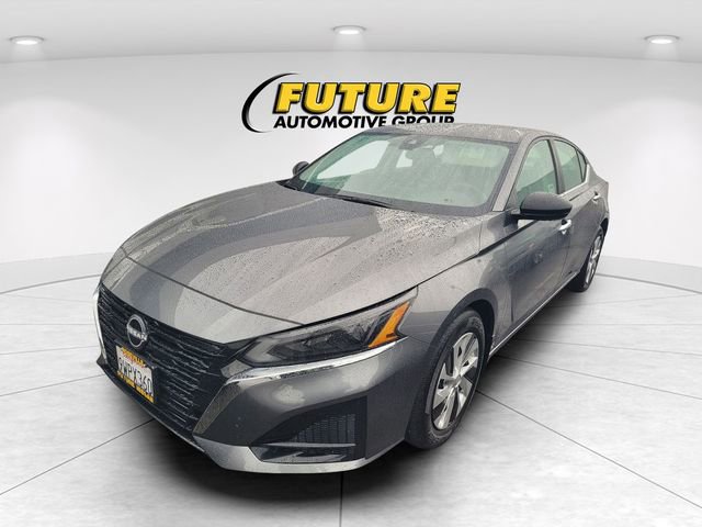 Used 2025 Nissan Altima 2.5 S FWD image 2