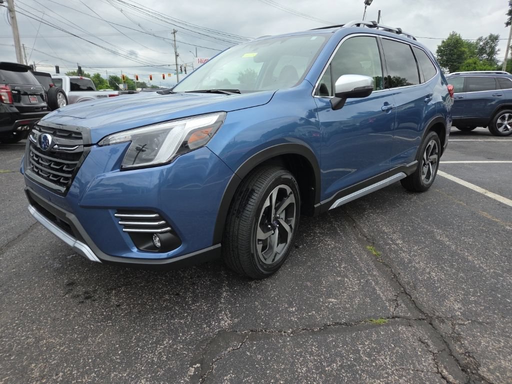 Used 2024 Subaru Forester Touring w/ Convenience Package AWD/4WD image 3