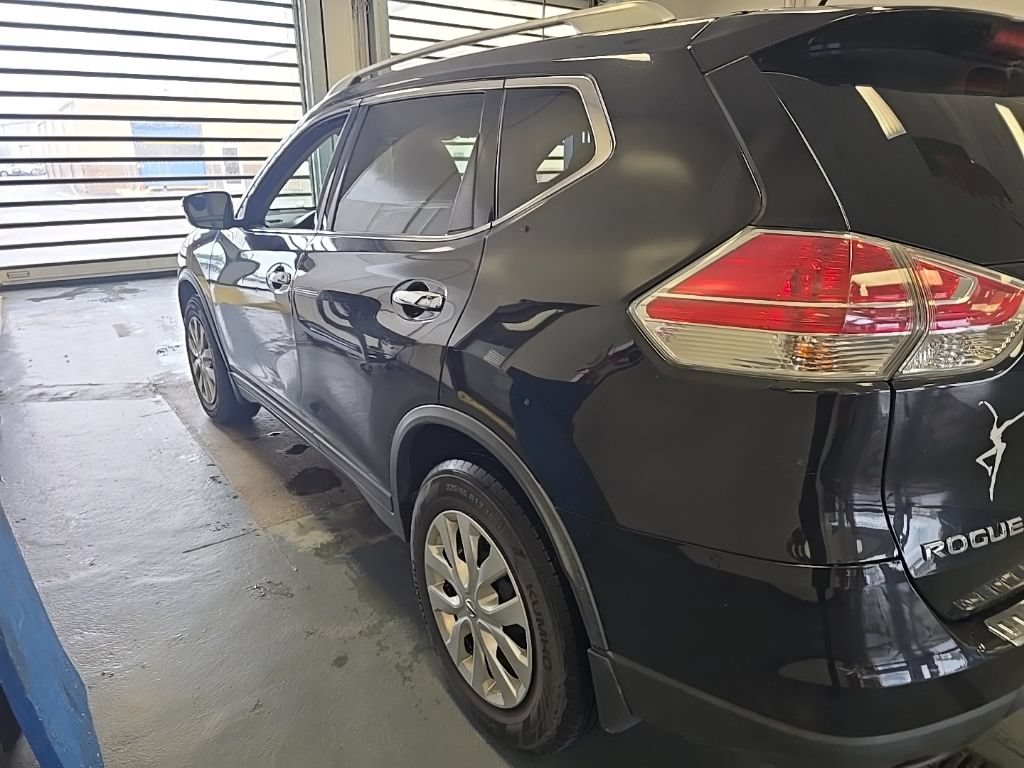 Used 2016 Nissan Rogue S w/ Appearance Package AWD/4WD image 5