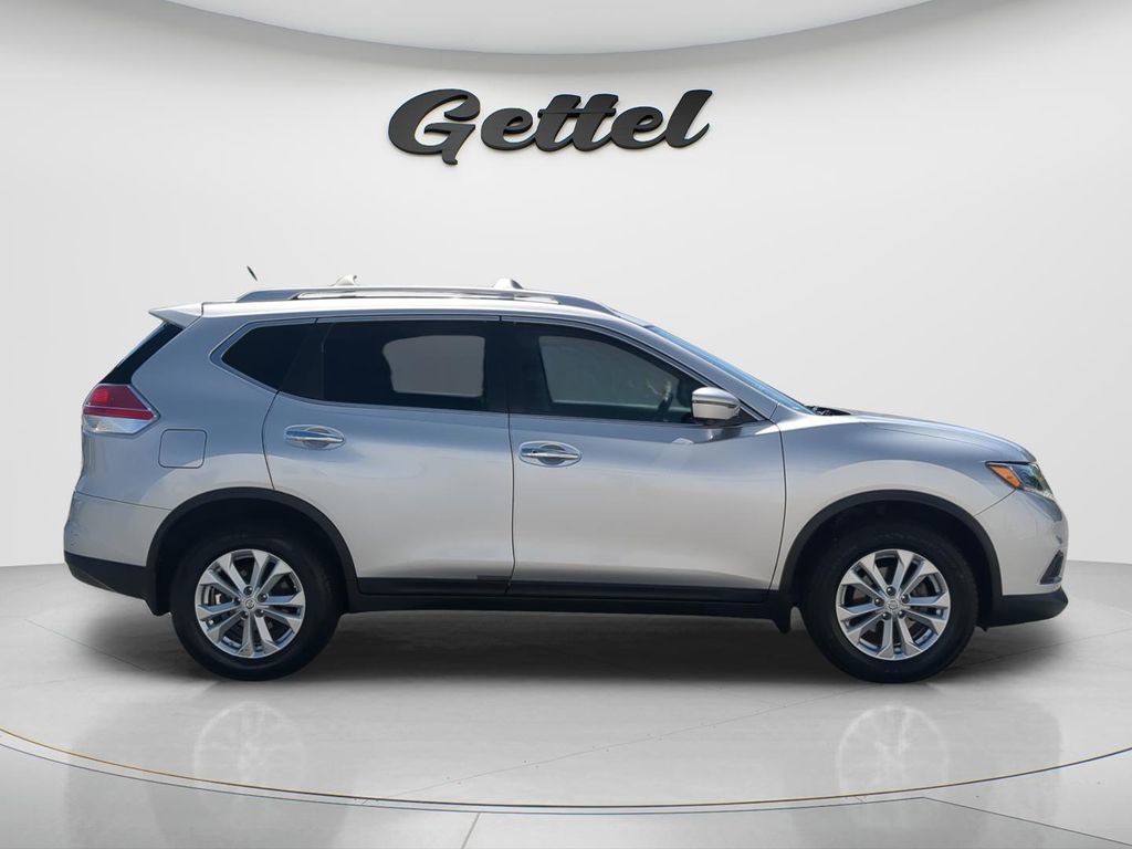 Used 2016 Nissan Rogue SV w/ SV Premium Package image 4