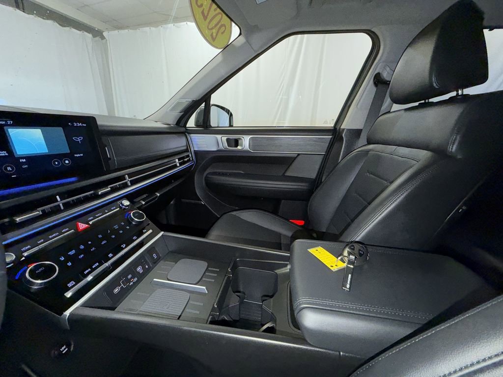 Used 2025 Hyundai Santa Fe Limited AWD/4WD image 22