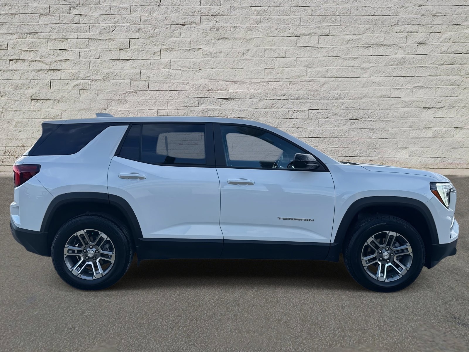 Used 2025 GMC Terrain Elevation image 6