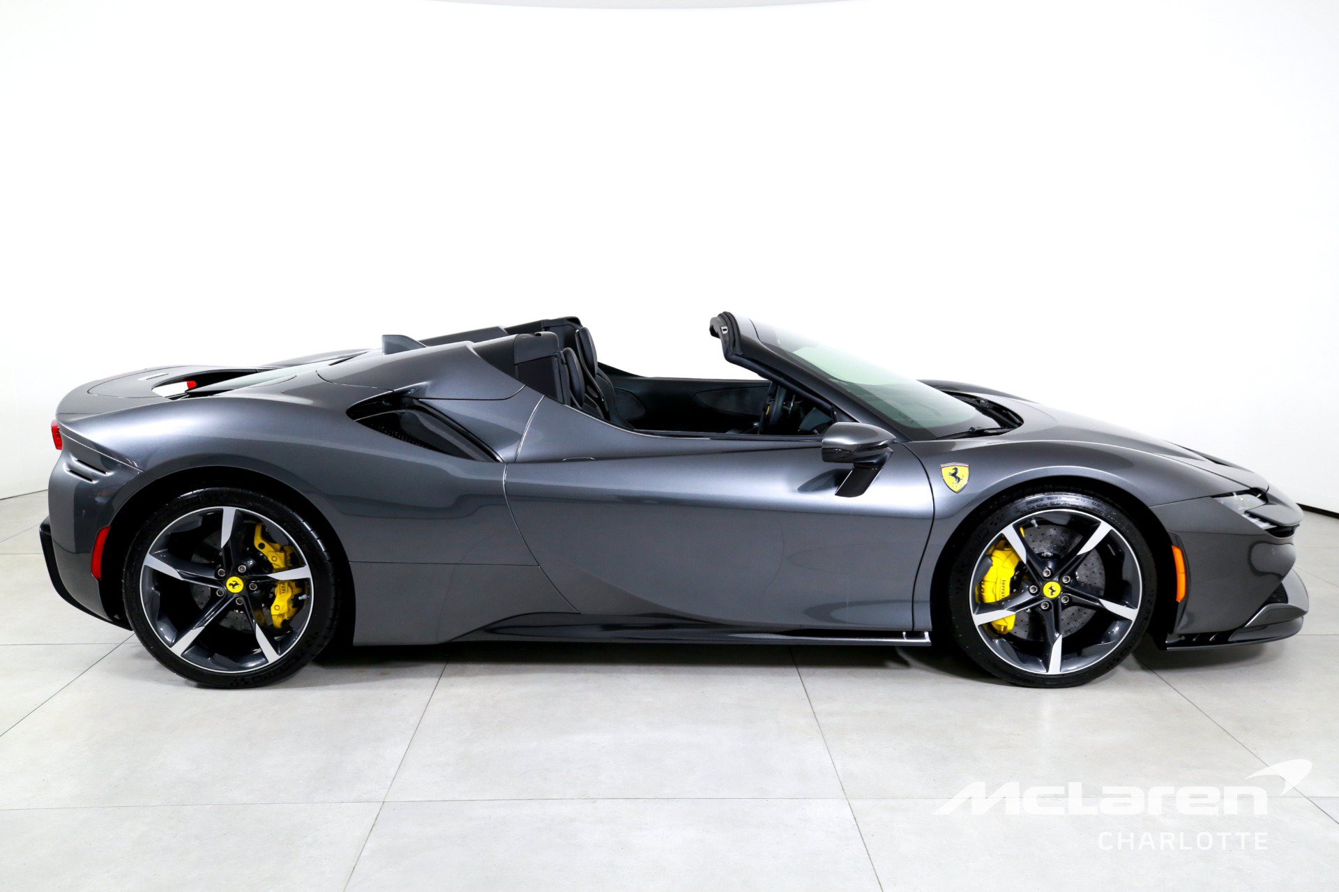 Used 2022 Ferrari SF90 Spider AWD/4WD image 11