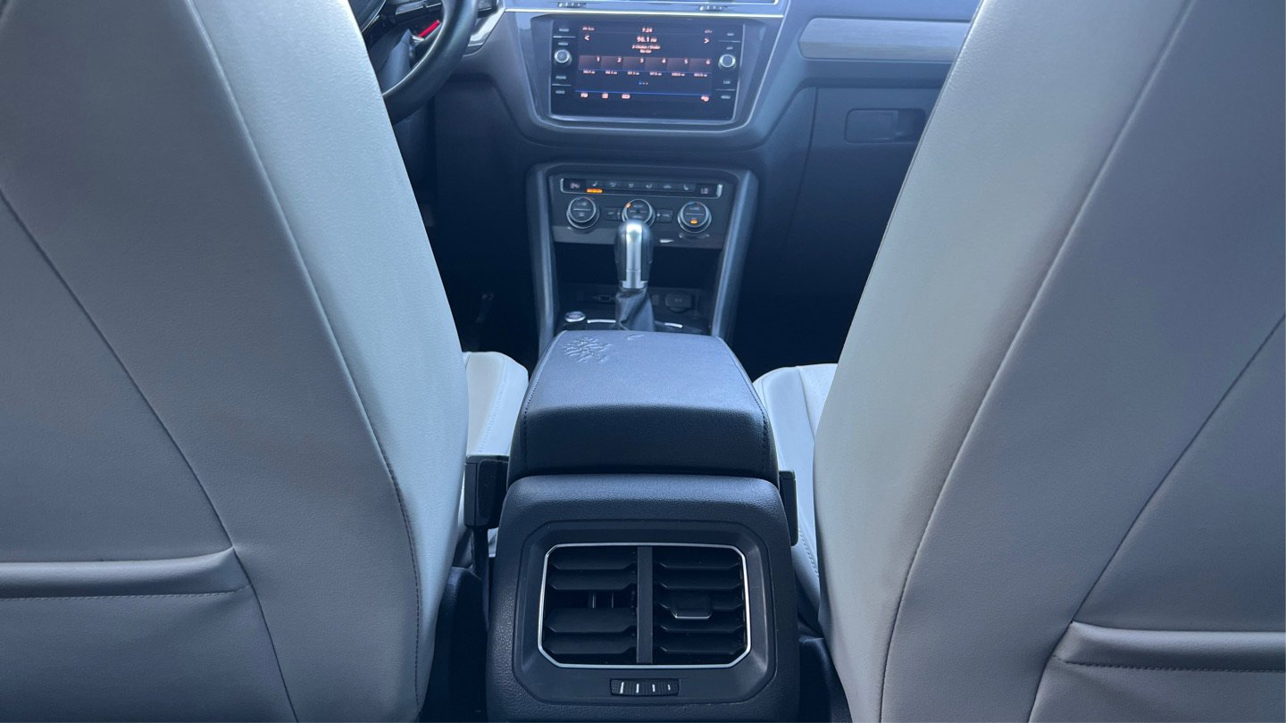 Used 2018 Volkswagen Tiguan SEL w/ 3rd Row Seat Package AWD/4WD image 40