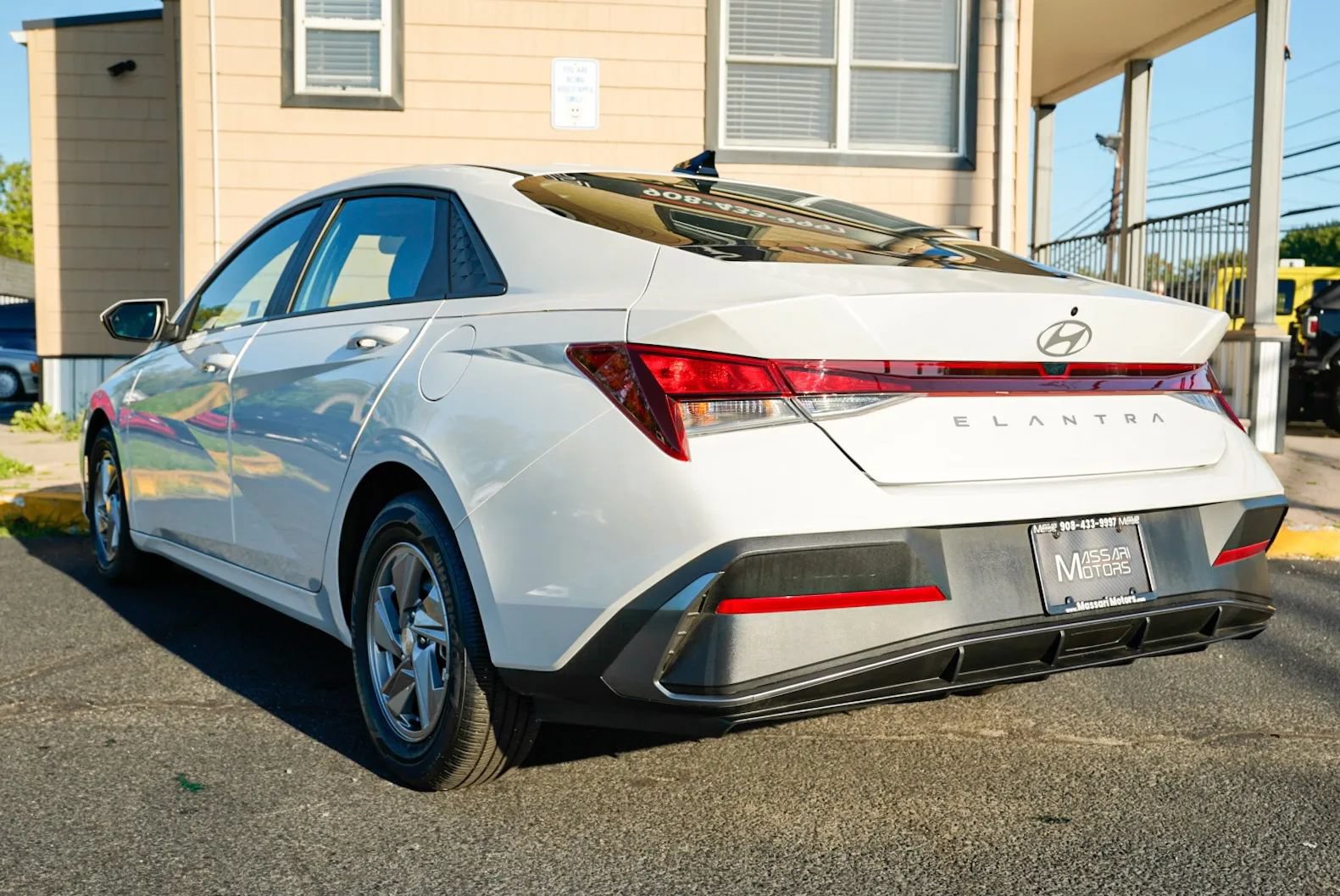 Used 2025 Hyundai Elantra SE FWD image 7