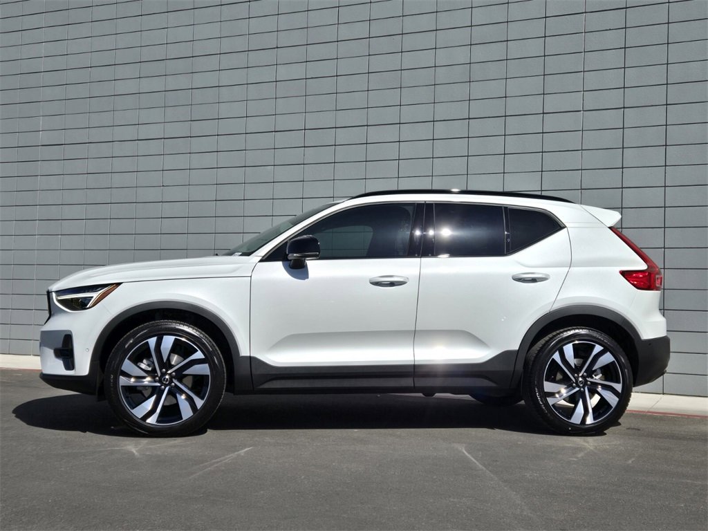 New 2025 Volvo XC40 B5 Ultra w/ Climate Package image 2