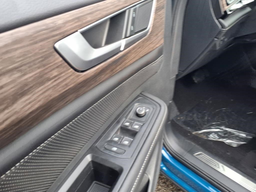 New 2025 Volkswagen Atlas SEL image 12