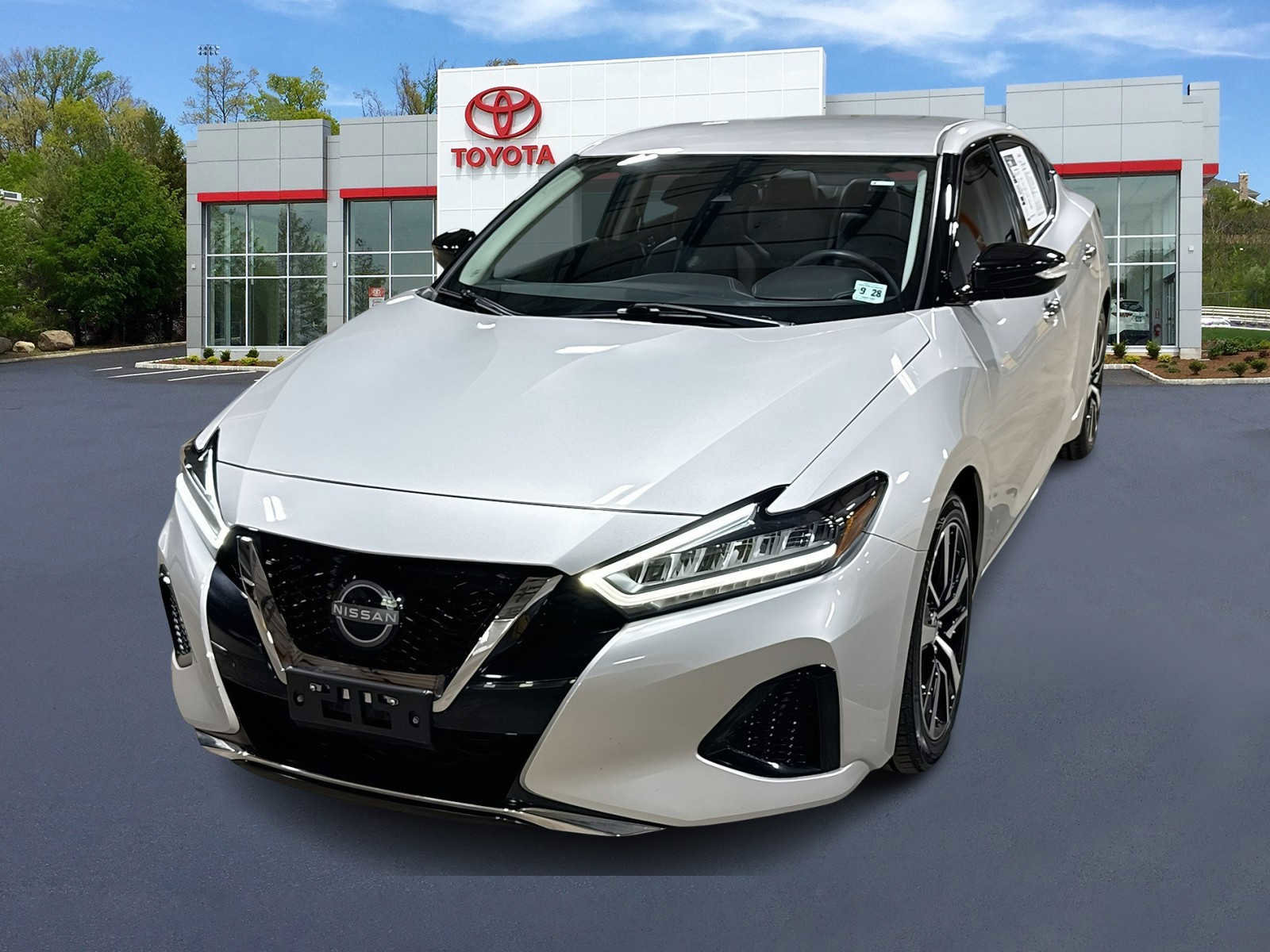 Used 2023 Nissan Maxima SV FWD image 1