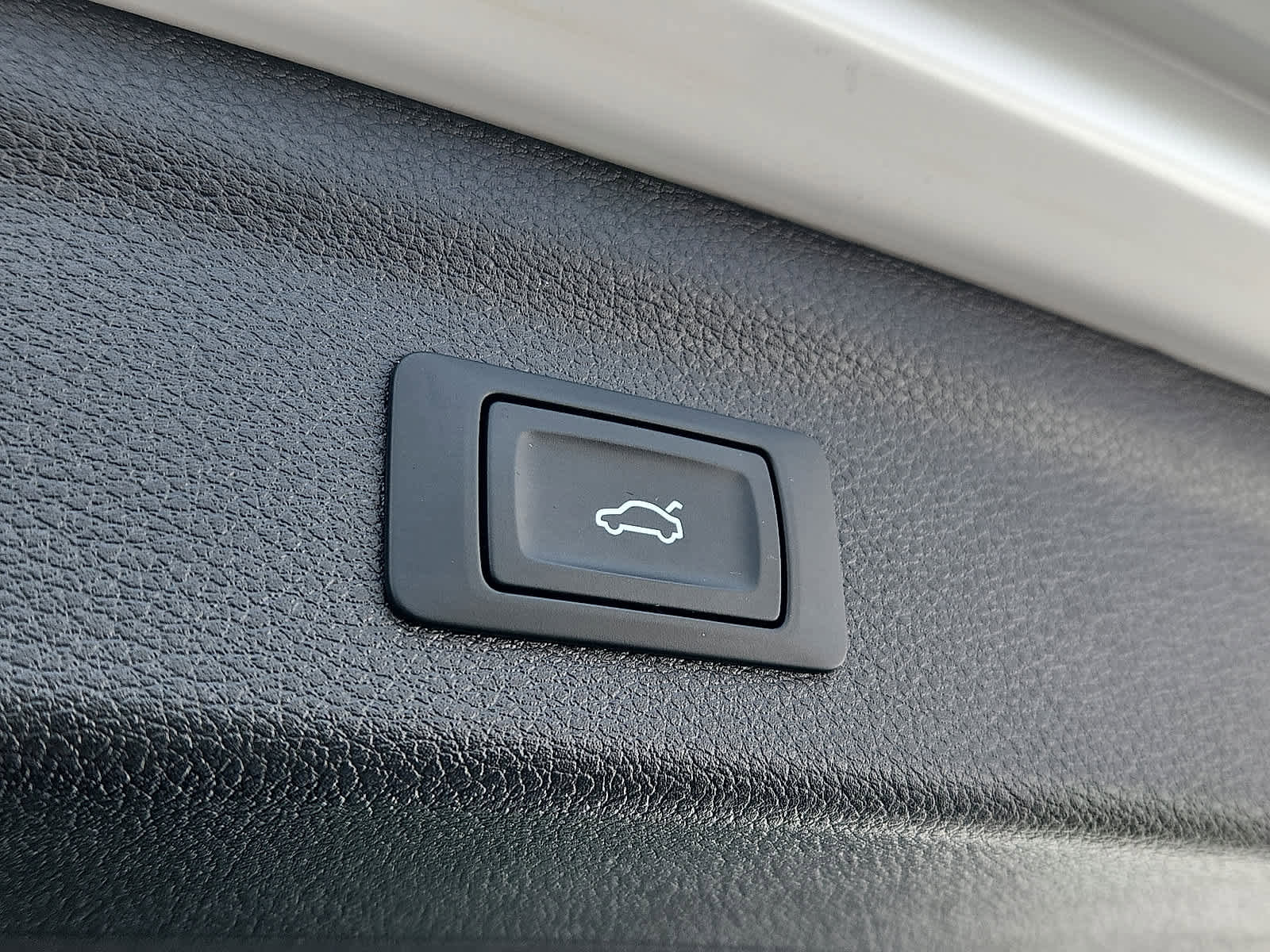 Used 2025 Audi Q3 2.0T Premium image 30