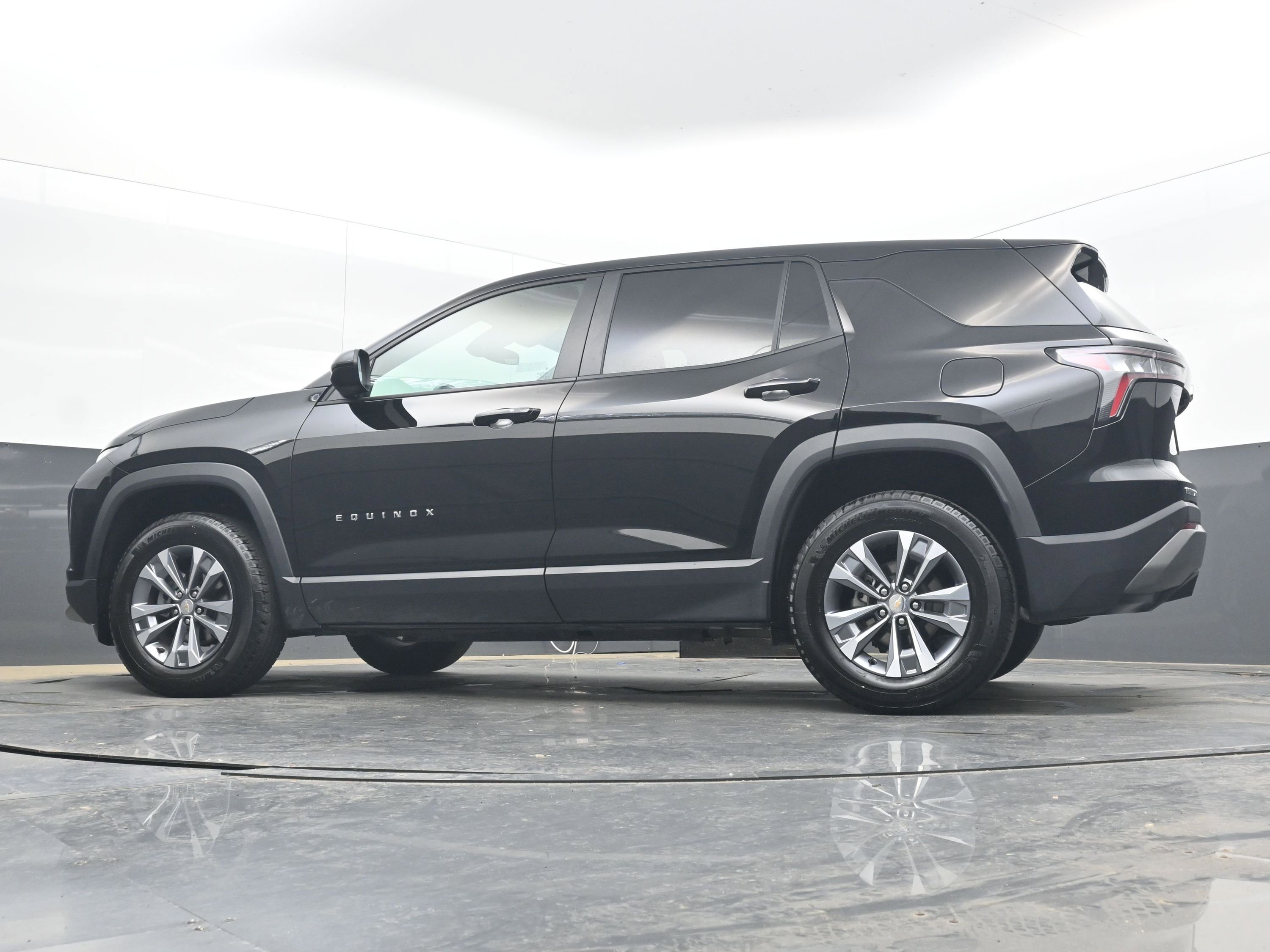 Used 2025 Chevrolet Equinox LT image 28