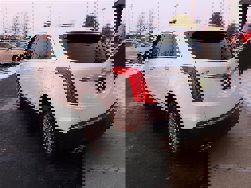 Used 2019 Cadillac XT5 Luxury image 3