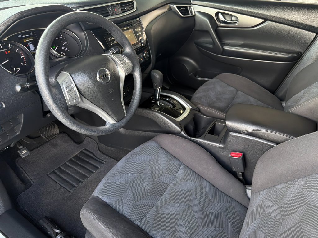 Used 2016 Nissan Rogue S w/ Appearance Package FWD image 10