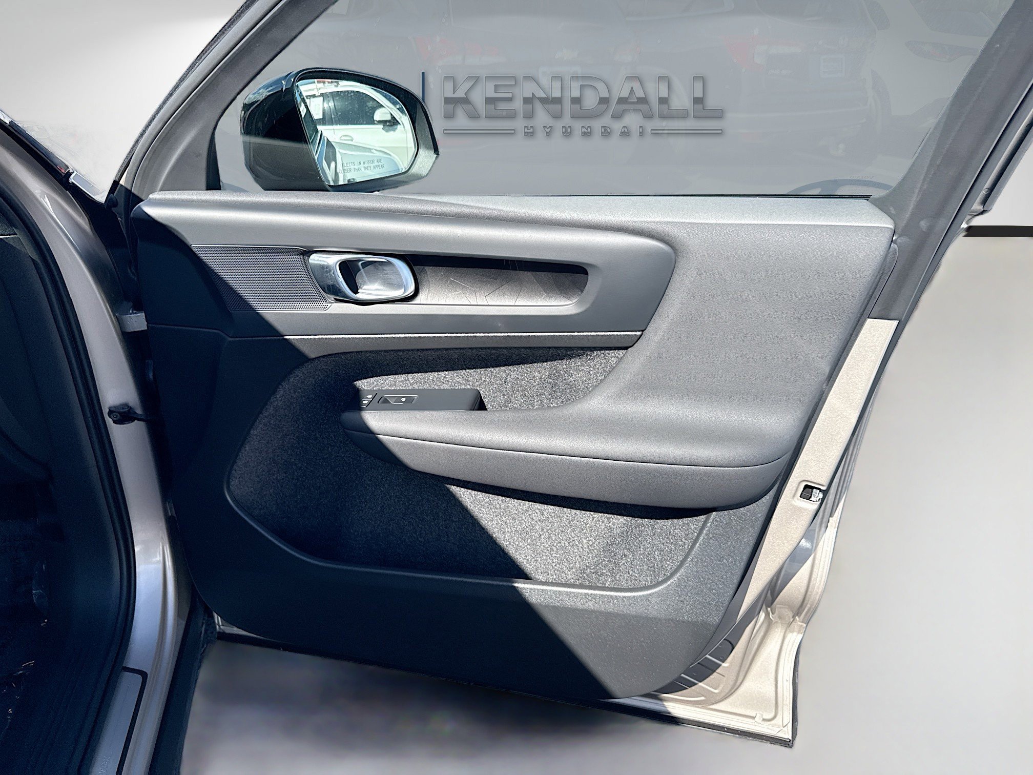 Used 2024 Volvo XC40 Recharge Plus w/ Protection Package Premier image 33