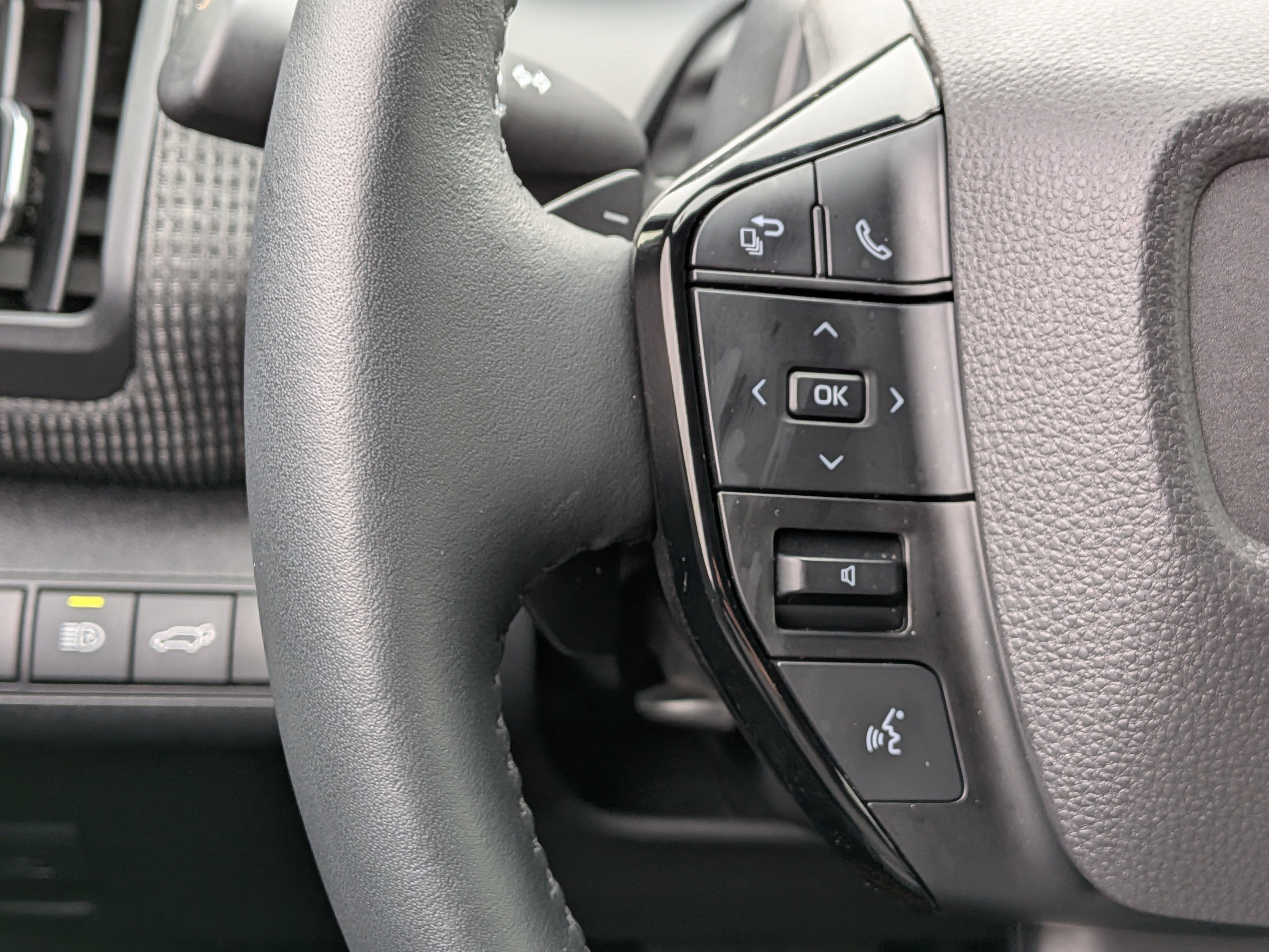 Used 2024 Subaru Solterra Touring w/ Touring Package image 39