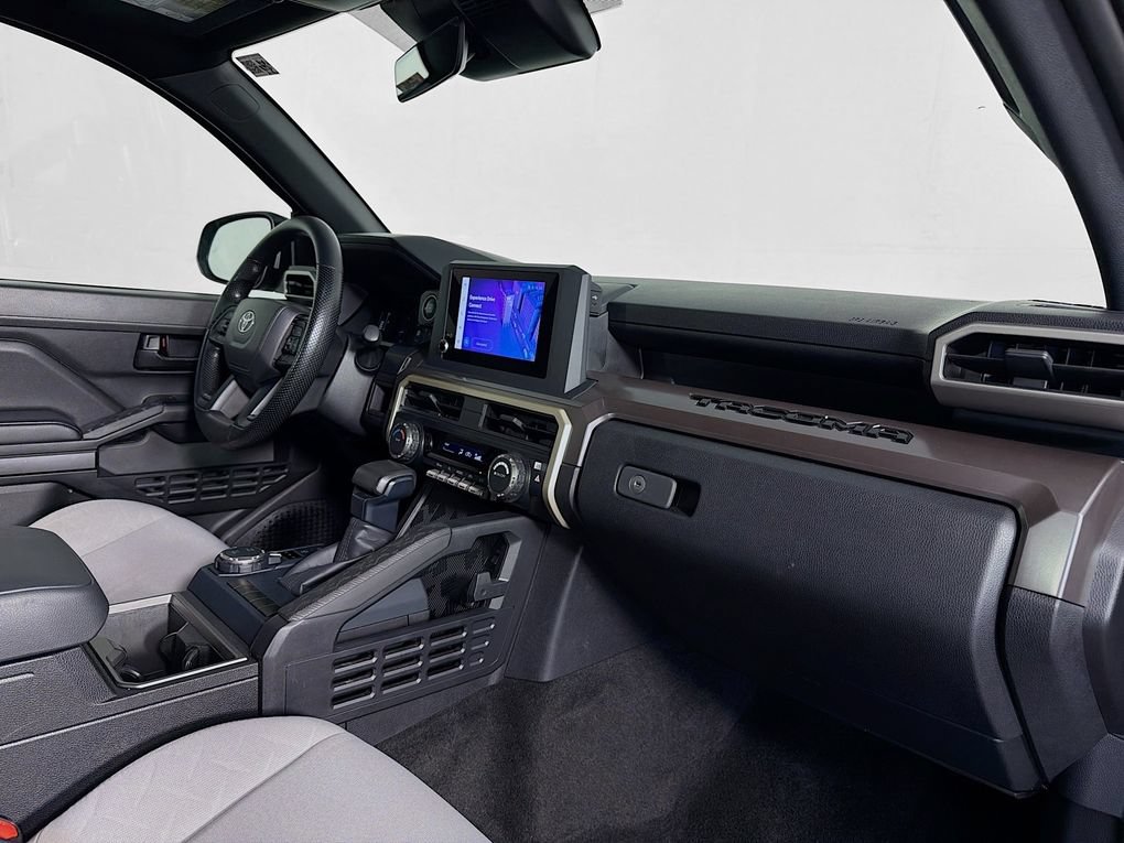 Used 2025 Toyota Tacoma SR5 AWD/4WD image 31