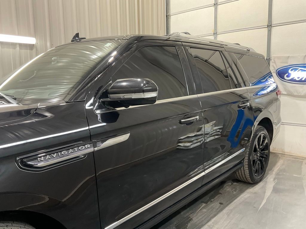 Used 2022 Lincoln Navigator L Reserve image 5