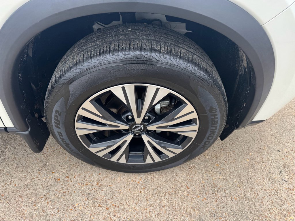 Used 2023 Nissan Rogue SV image 11