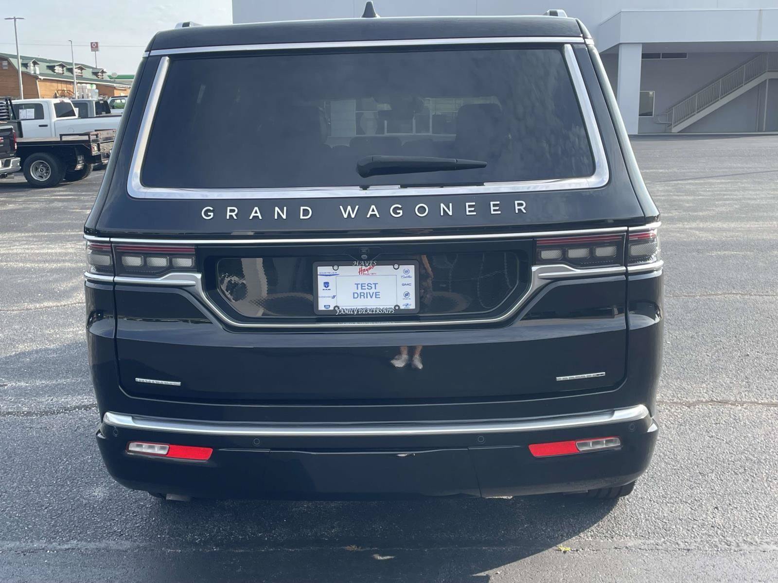 Used 2022 Jeep Grand Wagoneer Series I AWD/4WD image 4