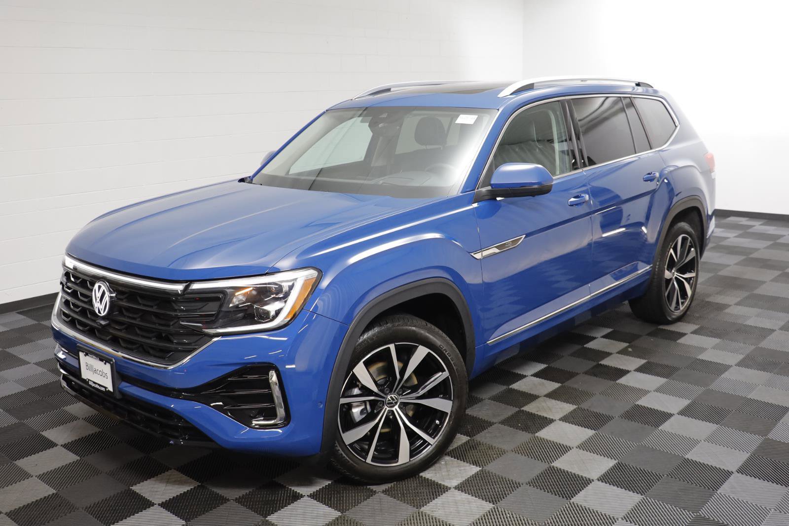 Used 2025 Volkswagen Atlas SEL Premium R-Line image 2