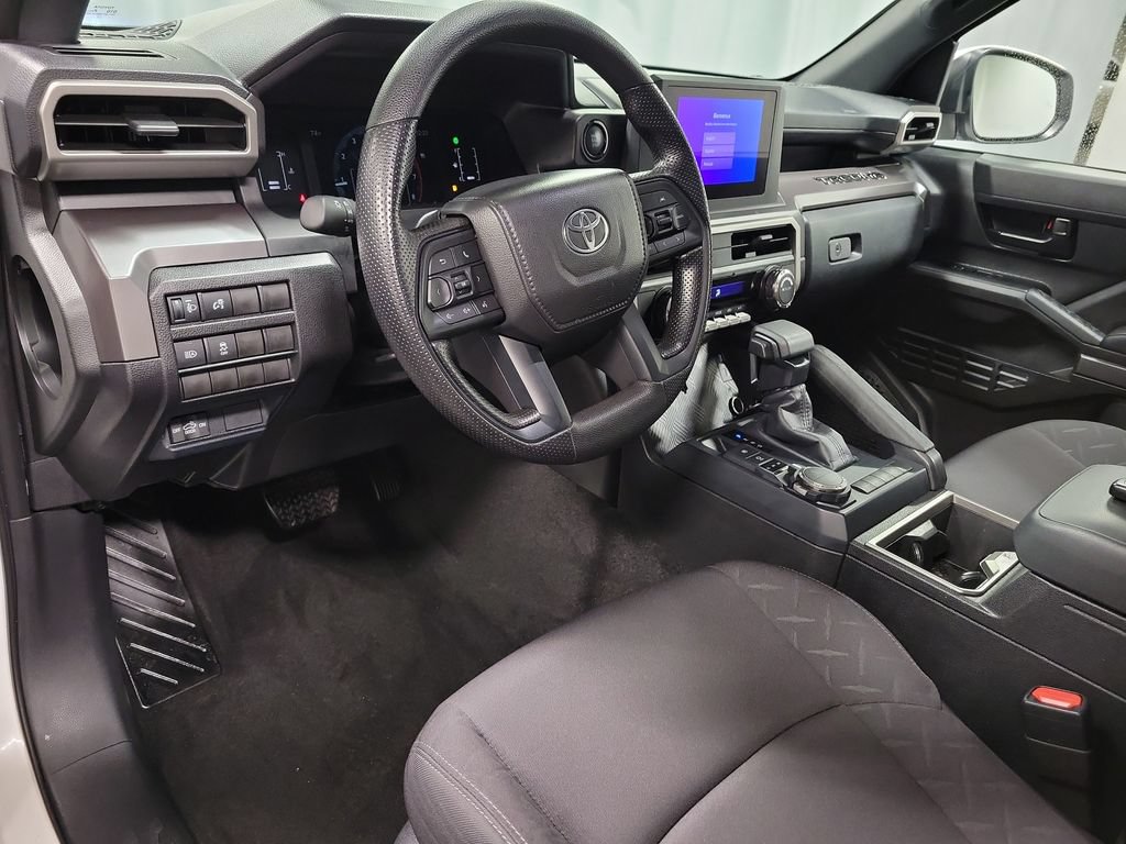 Used 2025 Toyota Tacoma SR5 AWD/4WD image 17