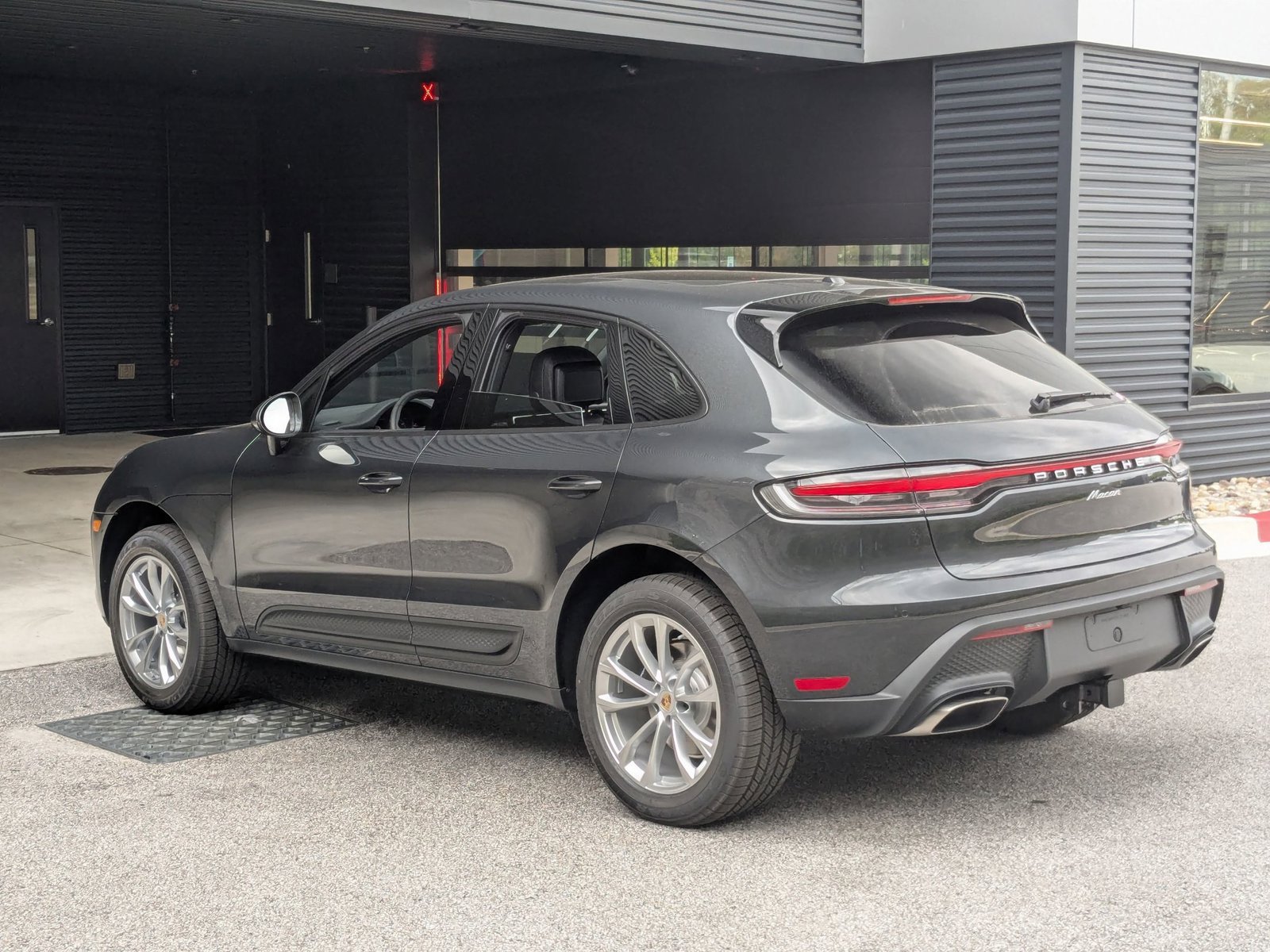 Certified 2026 Porsche Macan AWD/4WD image 11