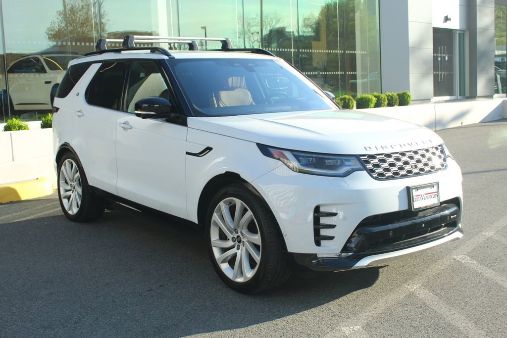 Used 2023 Land Rover Discovery Metropolitan Edition image 10