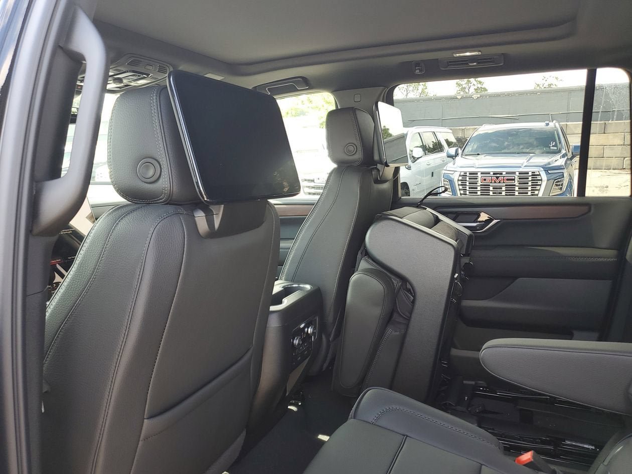 New 2026 GMC Yukon XL Denali w/ Denali Reserve Package AWD/4WD image 10