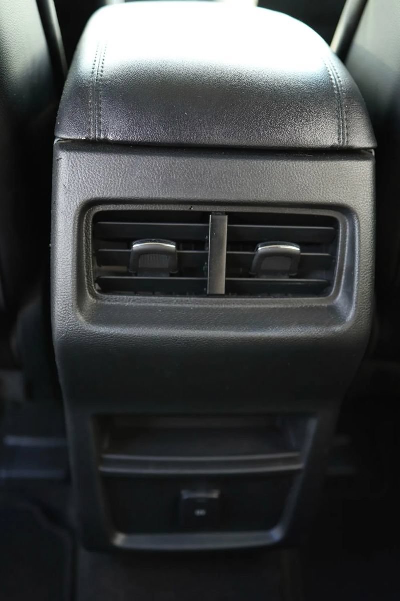 Used 2020 Ford Edge SEL FWD image 28