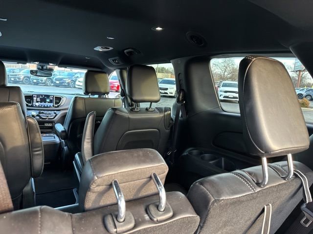 Certified 2024 Chrysler Pacifica Select image 18