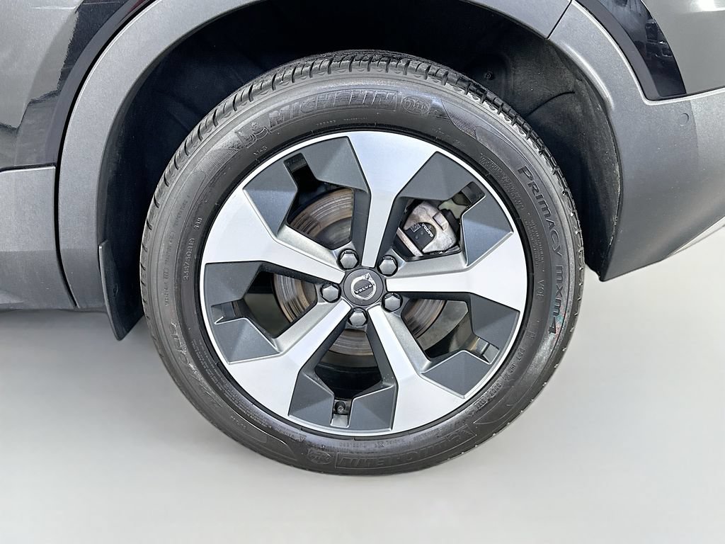 Used 2024 Volvo XC40 B5 Plus AWD/4WD image 34